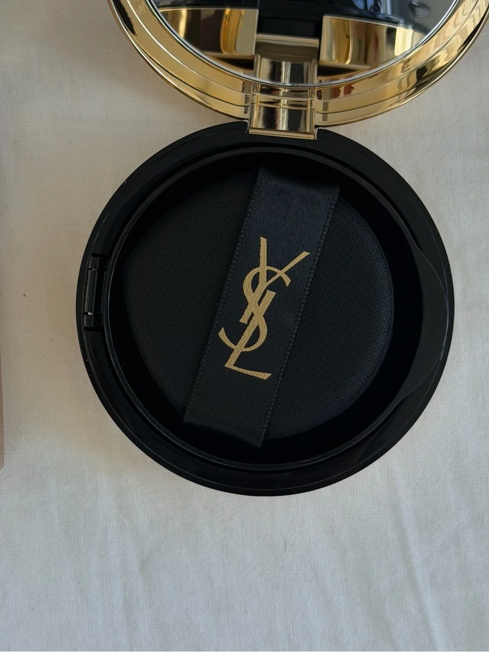 Yves Saint Laurent l Cushion Foundation - LN5